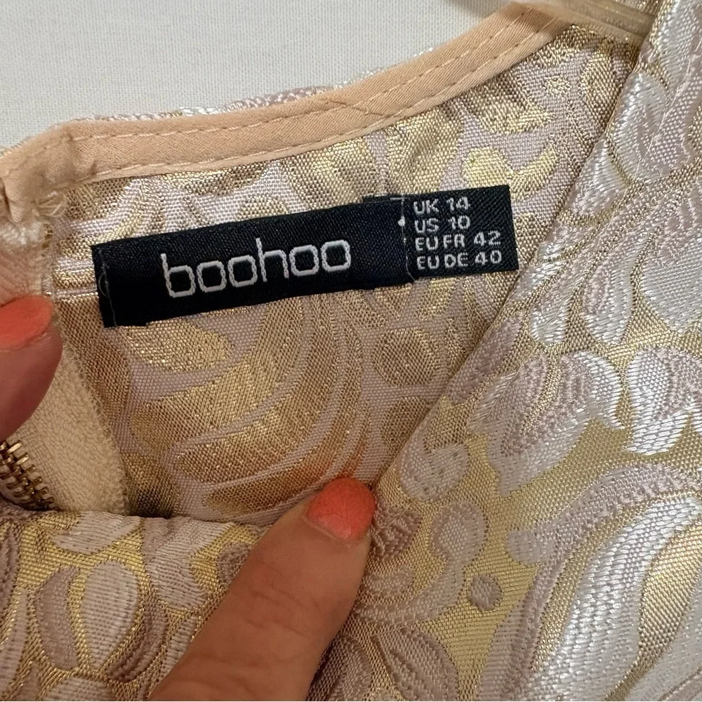 Beige and gold sleeveless brocade blouse, - Picture 4 of 8